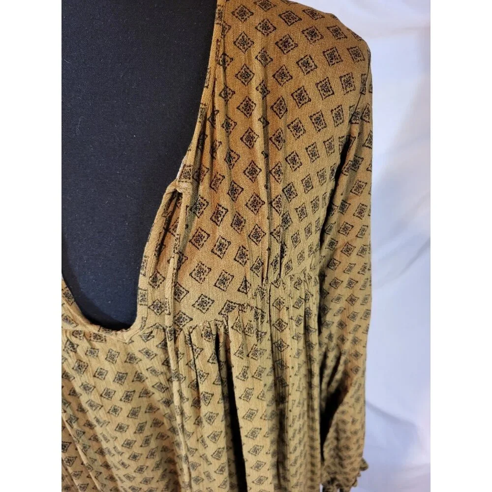 Carly Jean Size XS Geometric Olive Green Long Sleeve Tiered Maxi Dress